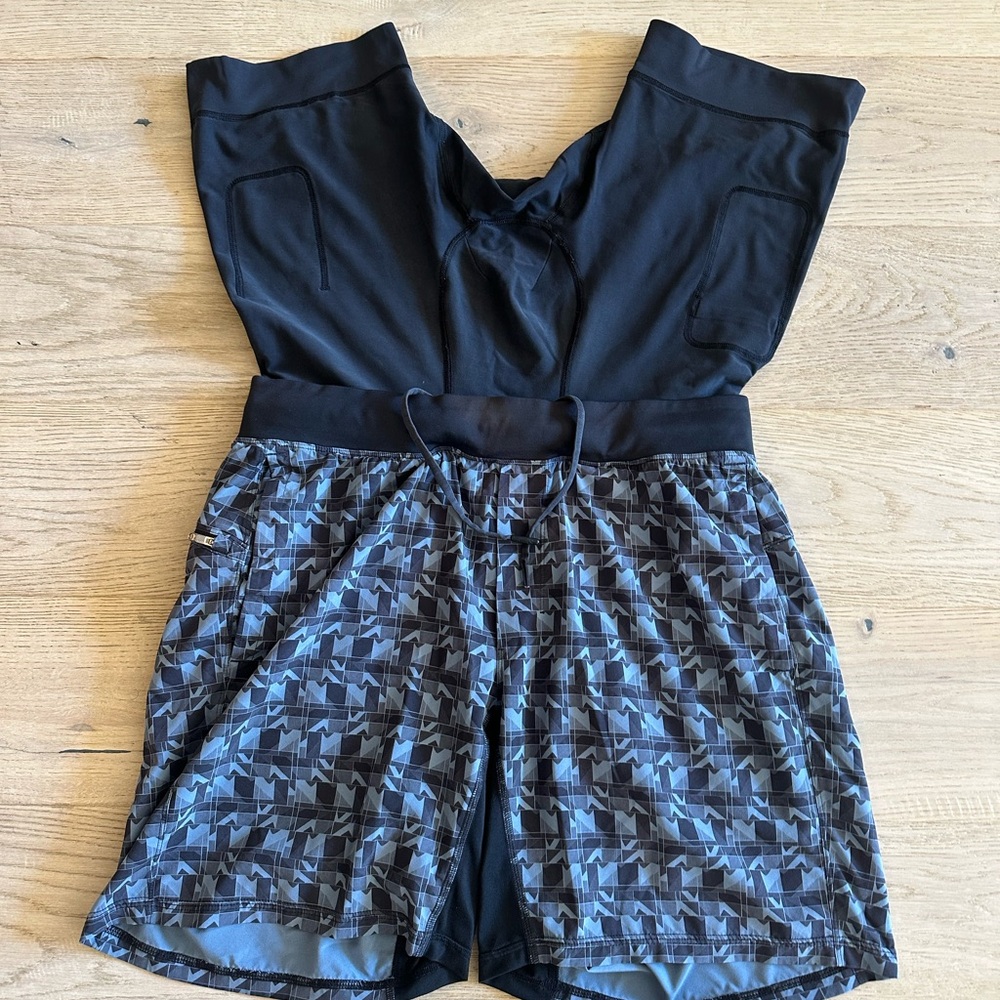 Lululemon Shorts w/ Liner Size Large